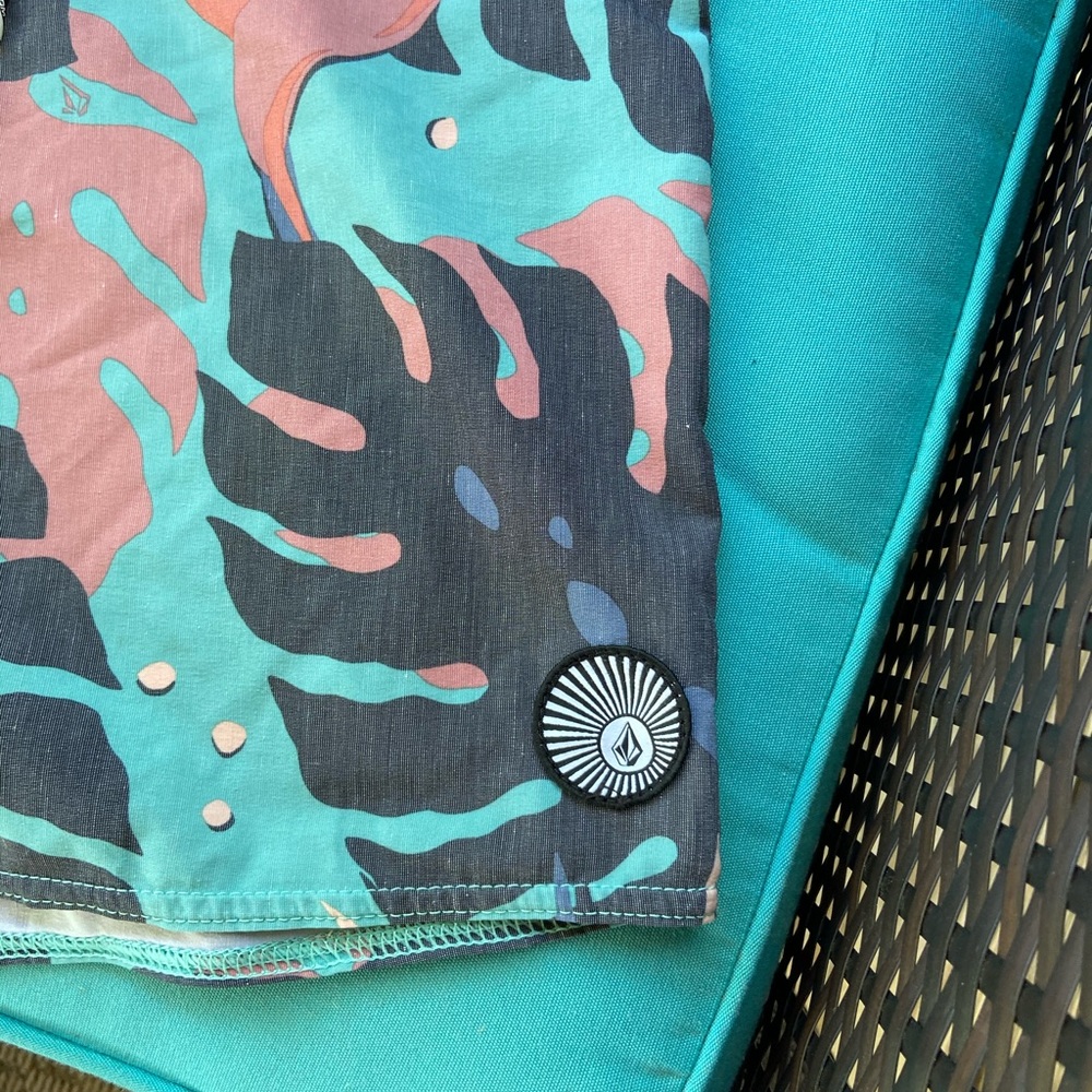 Volcom board shorts - Picture 3 of 5